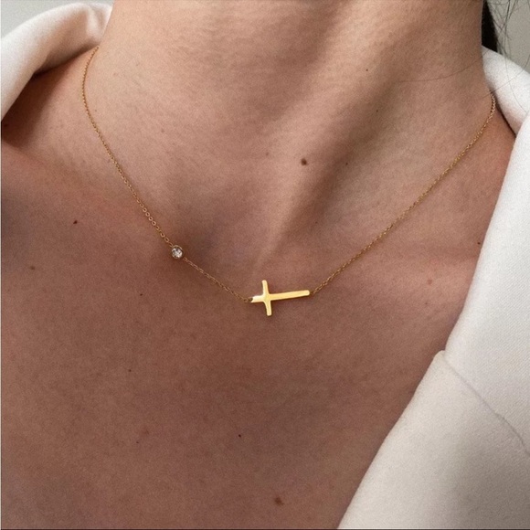 𝅺18K Gold Plated Sideway Cross Pendant Thin Necklace - Picture 1 of 5